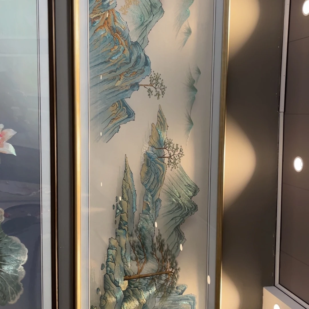 横款浅色千里江山 实木铜角