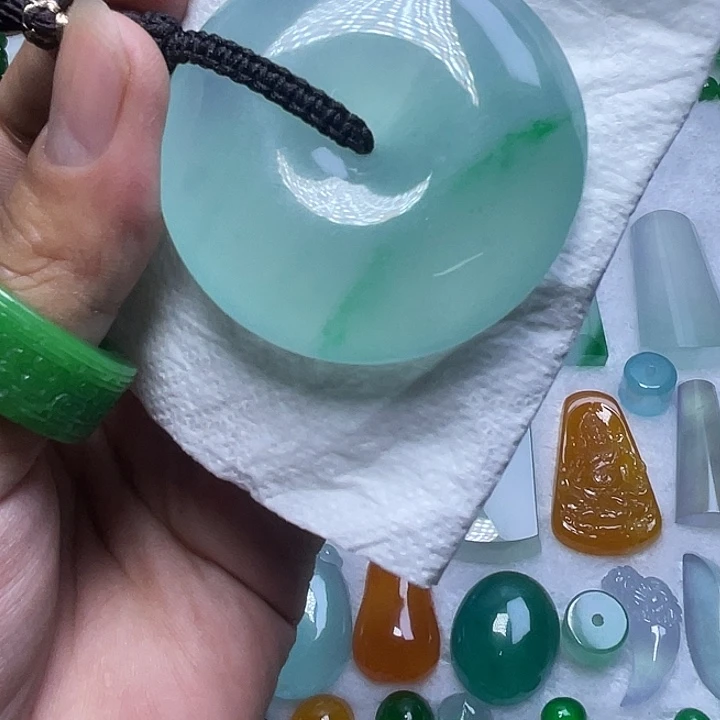 ?****斯飘金丝绿，平安扣