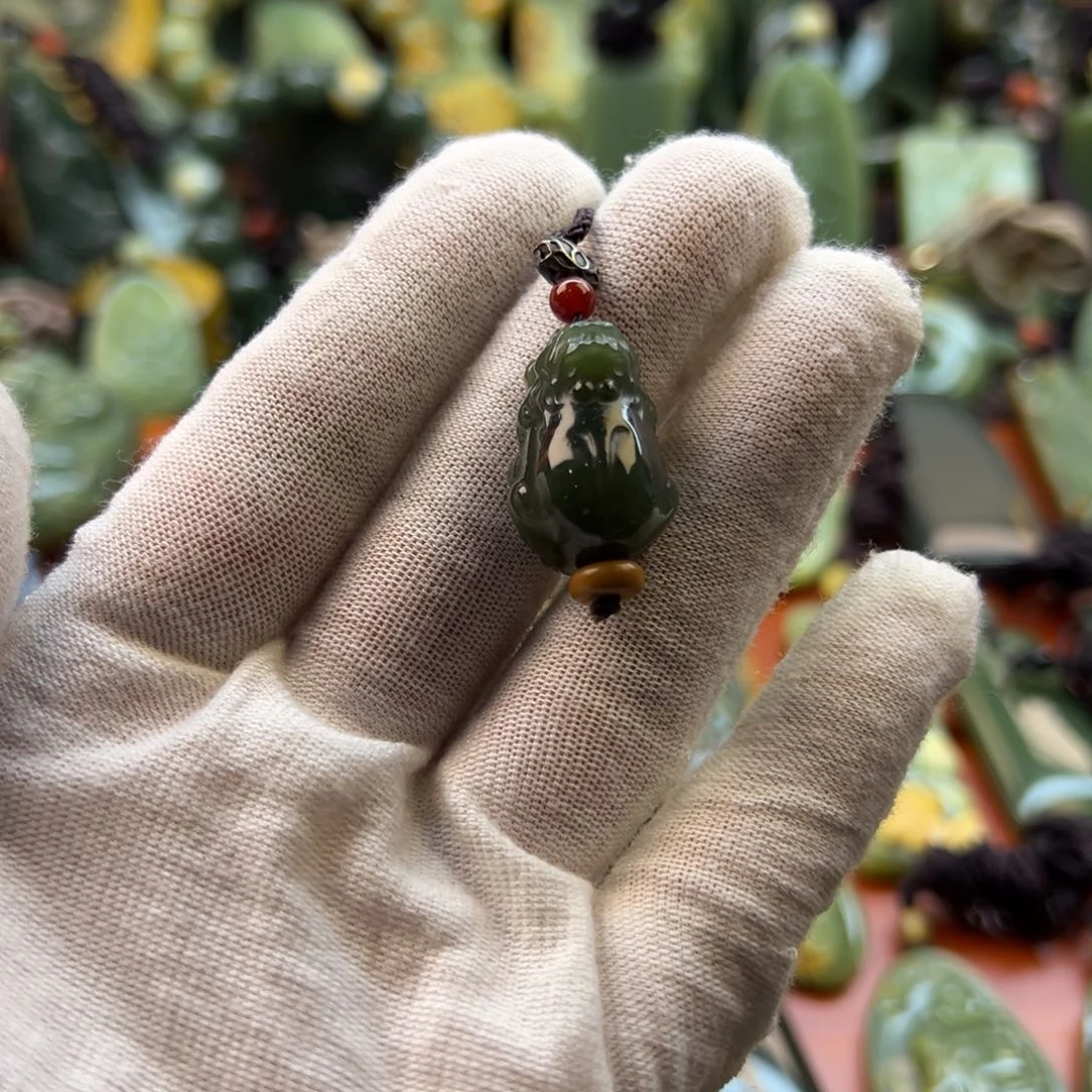 岫岩老玉（透闪石质玉）未镶嵌颈饰