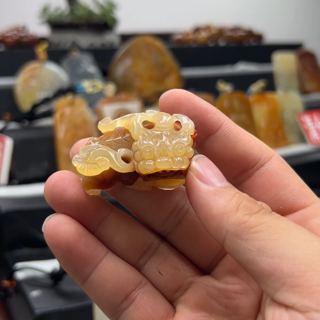 未镶嵌石英质玉（黄龙玉）黄龙玉