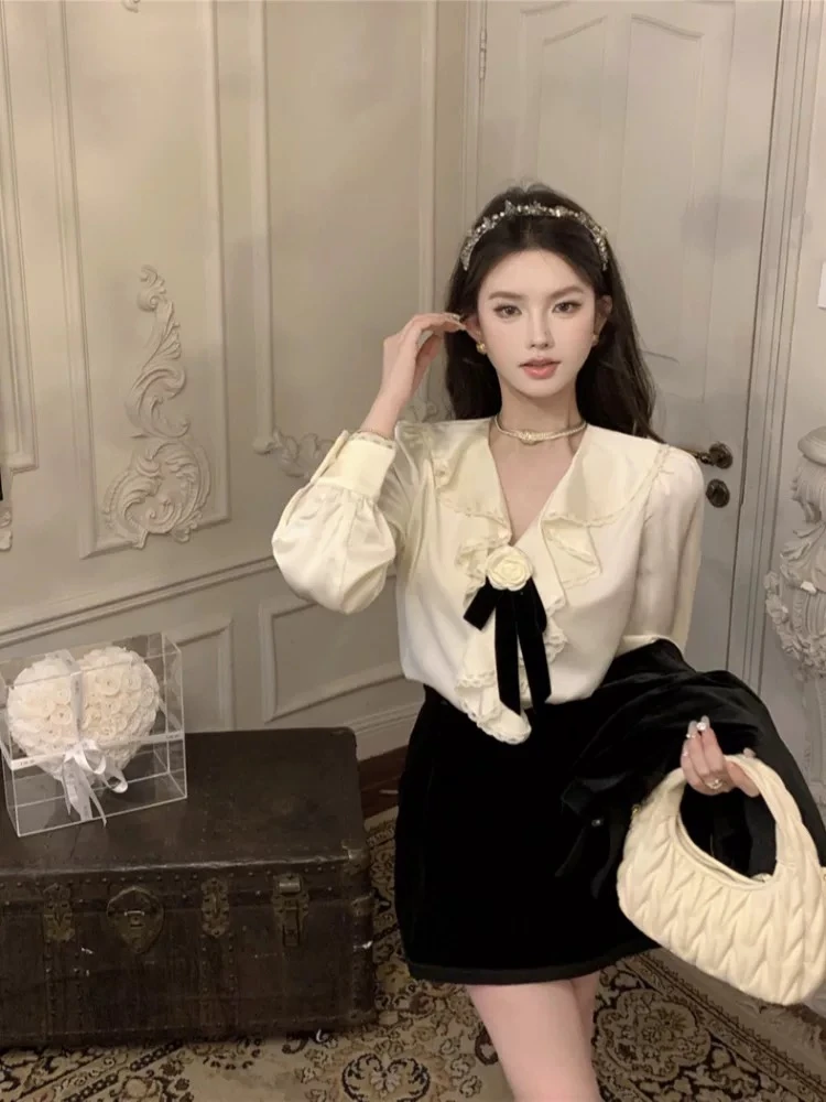 高级感缎面衬衫女秋季2024新款法式别致漂亮娃娃领上衣蕾丝打底衫