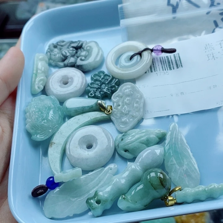 翡翠未镶嵌颈饰翡翠