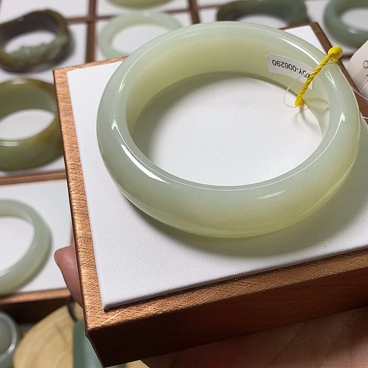 和田玉（糖玉）未镶嵌手镯