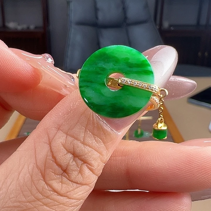 翡翠戒指18K金镶嵌戒指