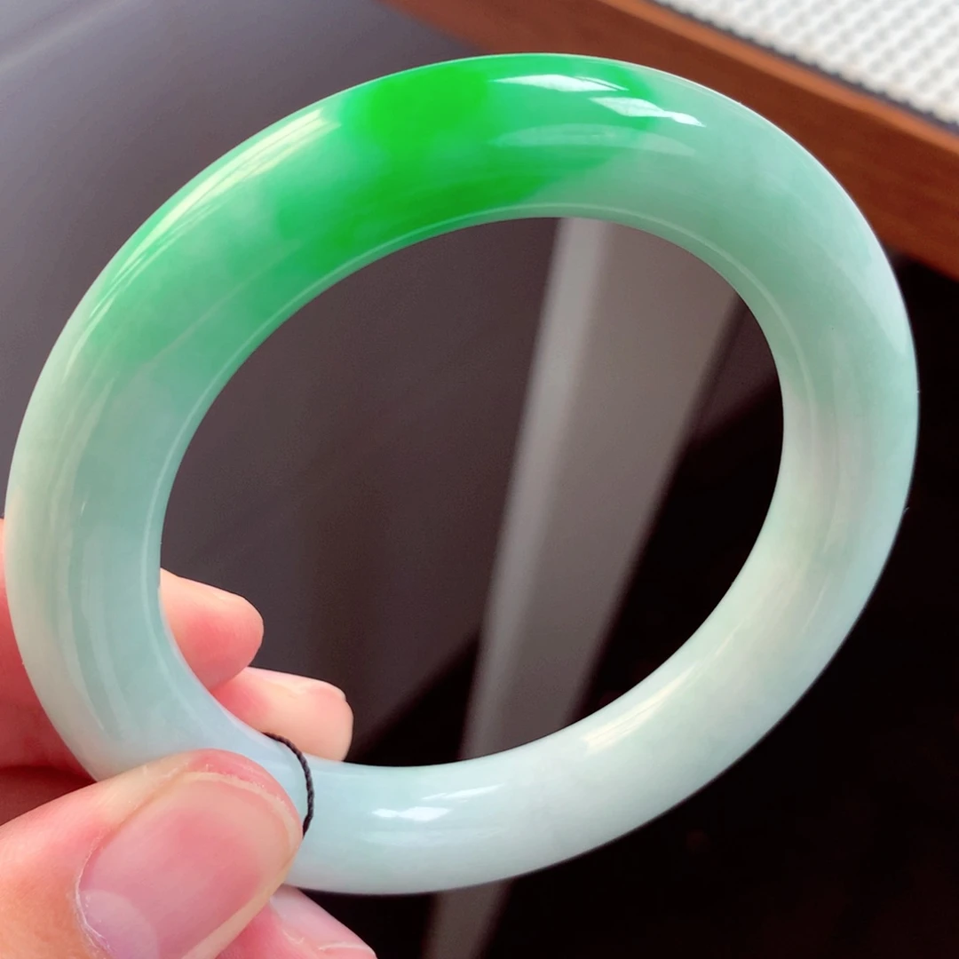 翡翠手镯未镶嵌缅甸翡翠