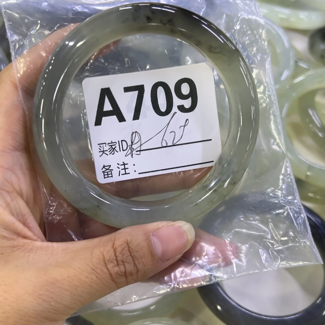 冉***旭蛇纹石玉未镶嵌手镯