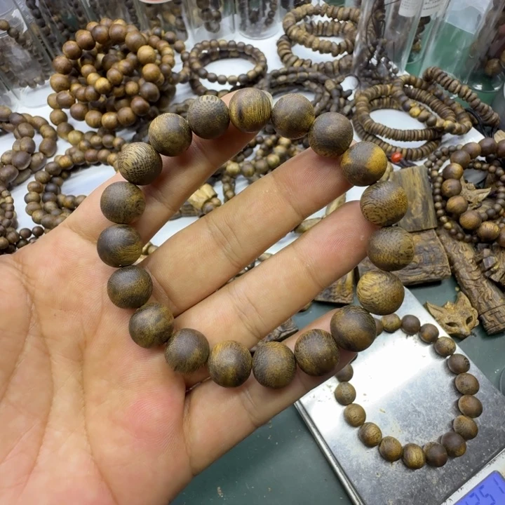 御***)沉香沉香碎屑奇楠沉香蓝宝石卡1.1单圈19颗99沉12.5克