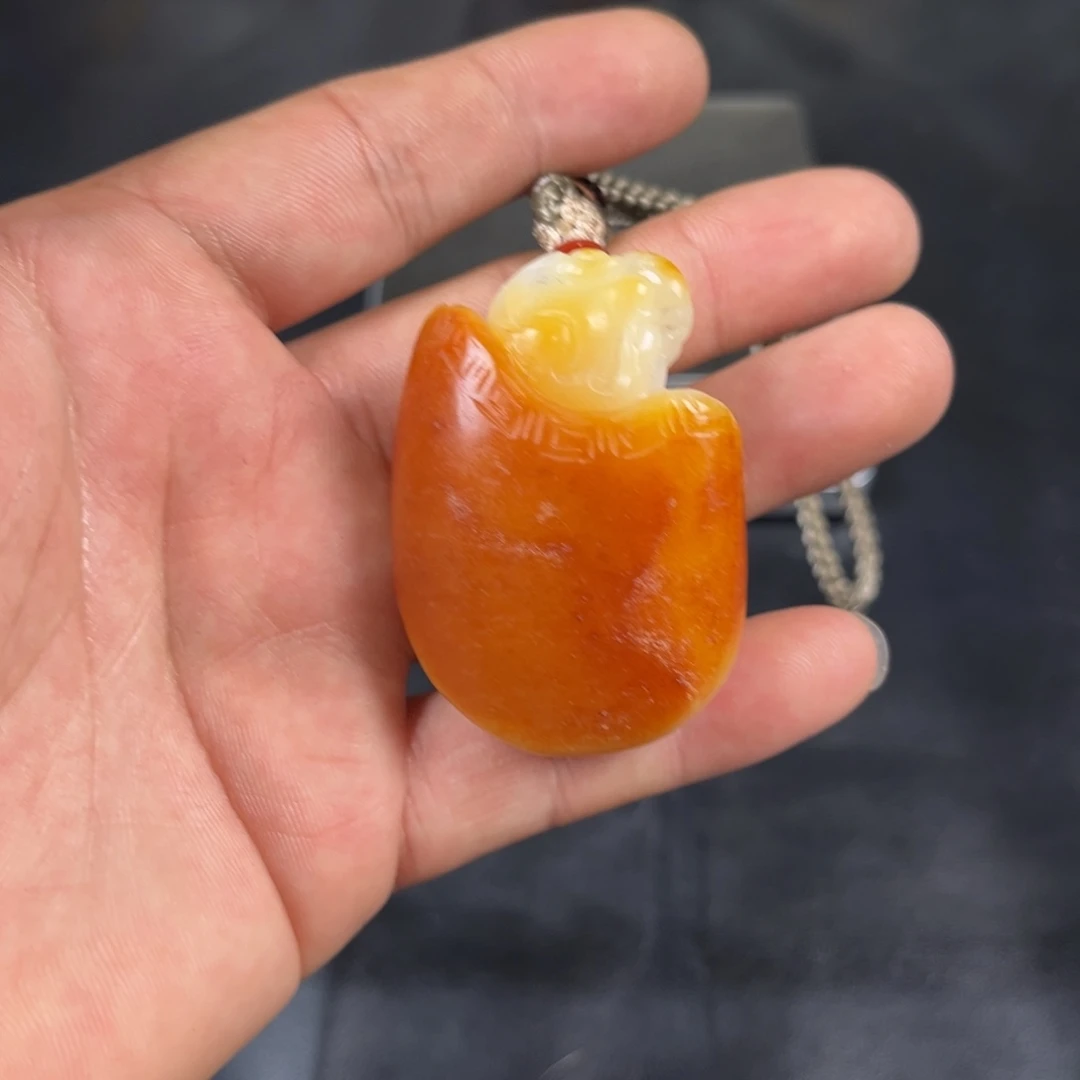 新款项链大气简约新款和田玉吊坠