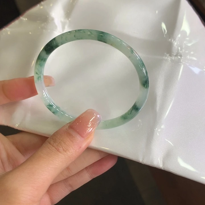 翡翠未镶嵌手镯55贵妃