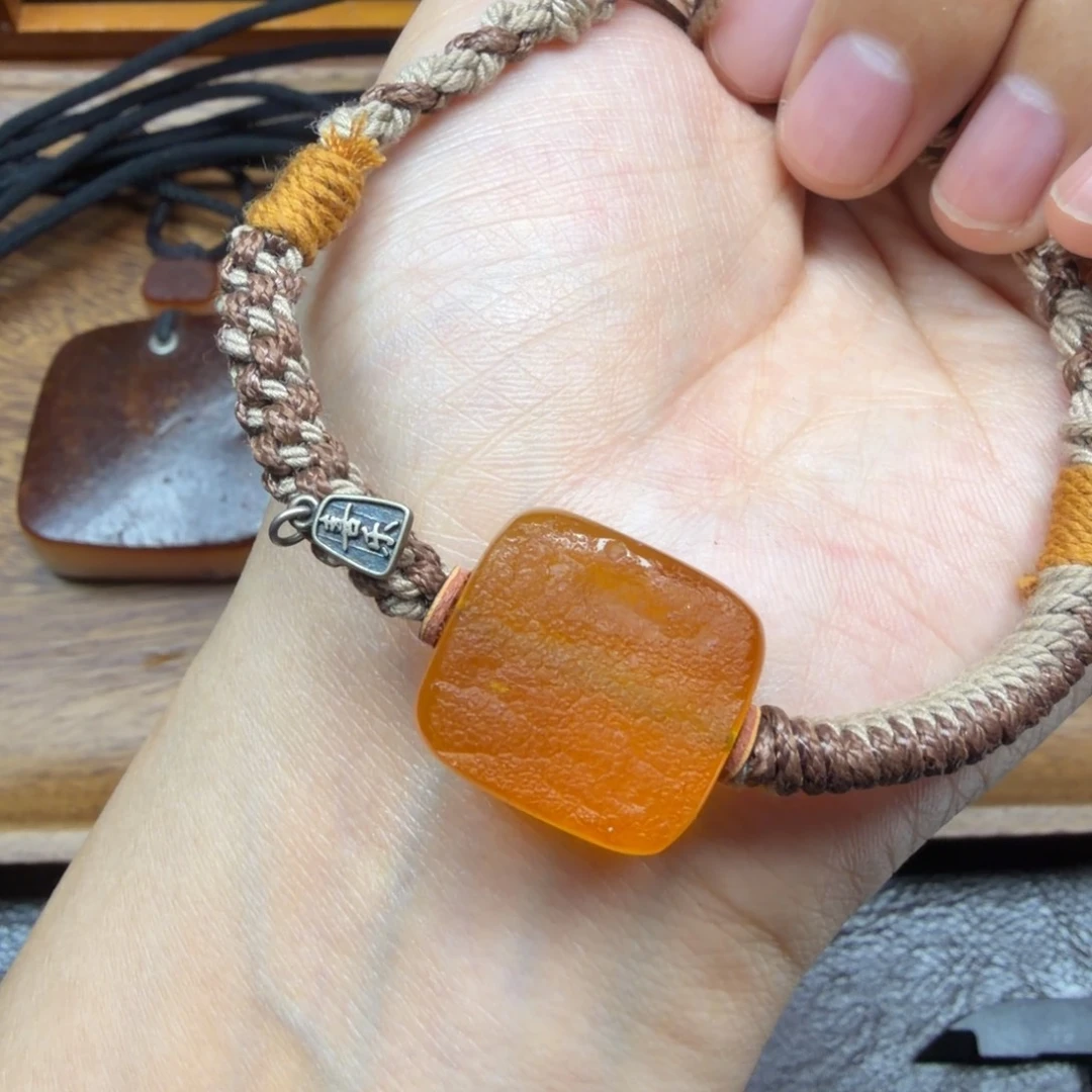 琥珀未镶嵌吊坠(赠链)