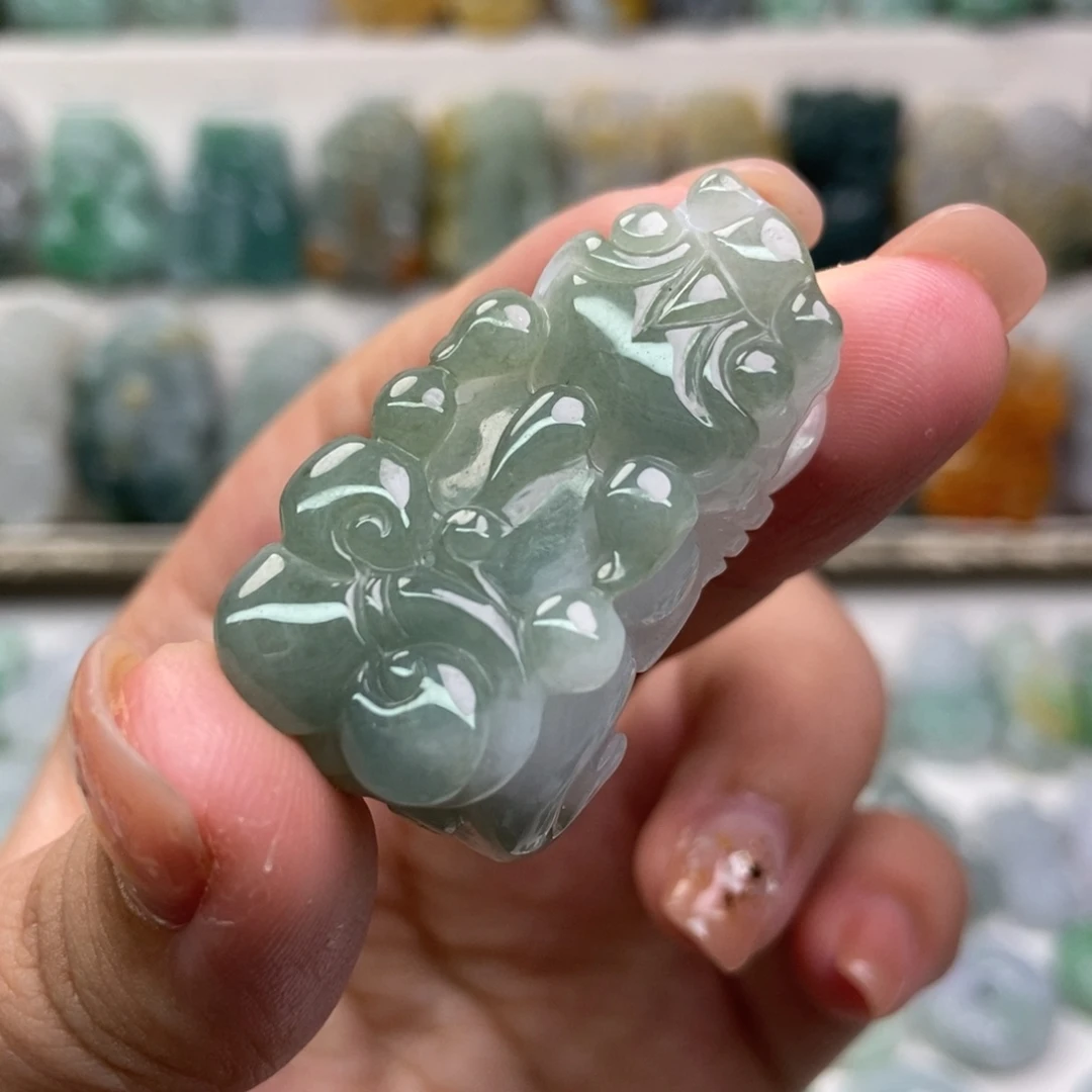 翡翠未镶嵌吊坠(赠链)