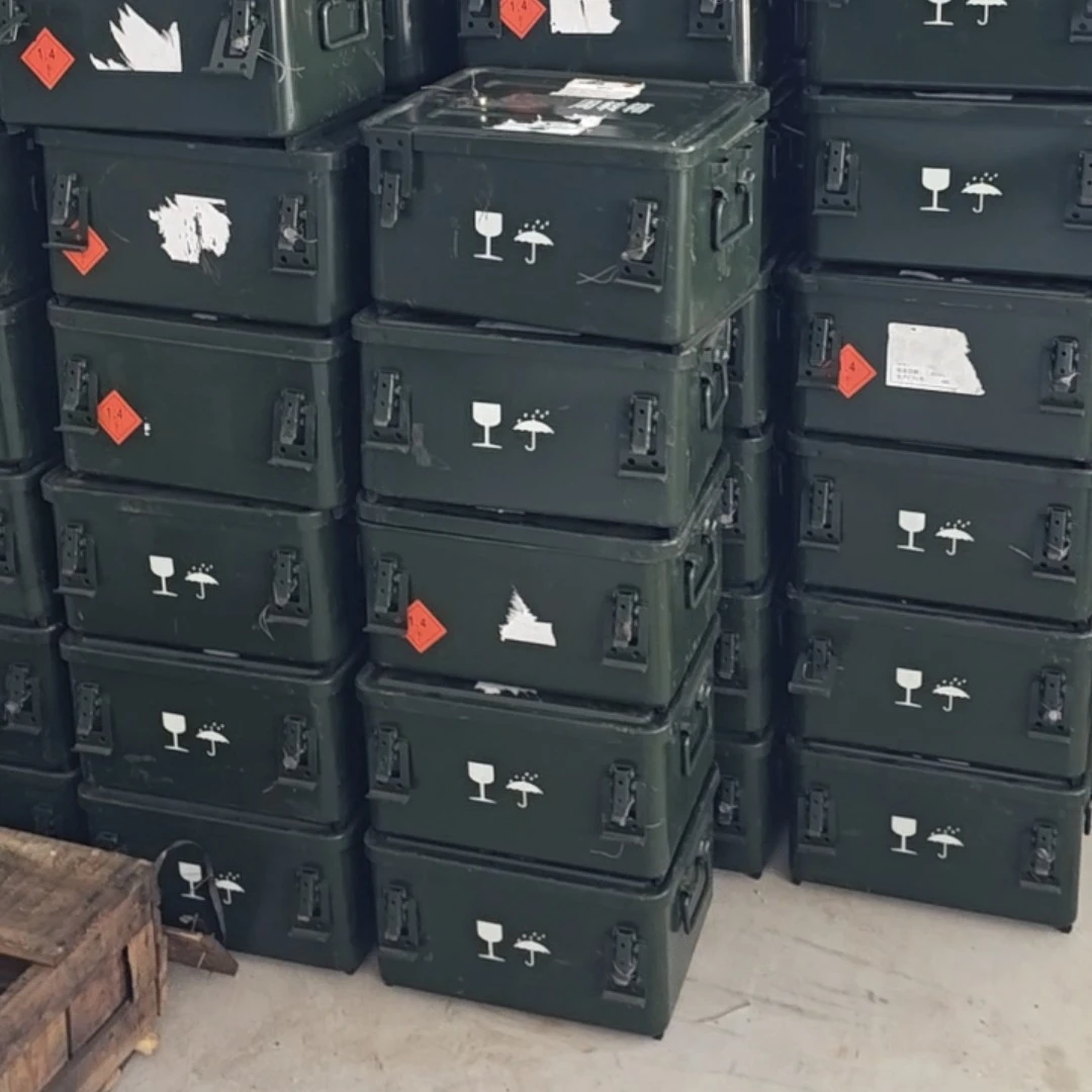 绿色铁皮工具箱一个长度410宽320高230