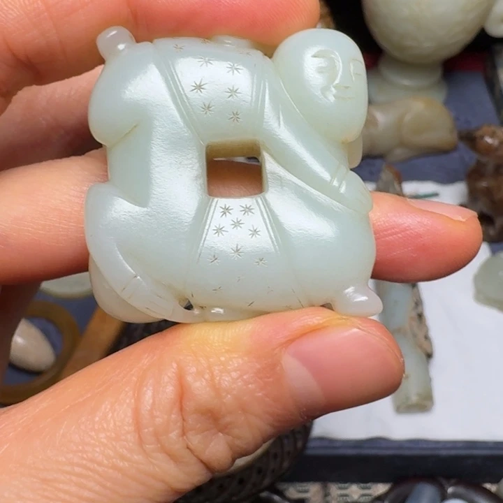 思***厚未镶嵌和田玉（糖玉）挂件