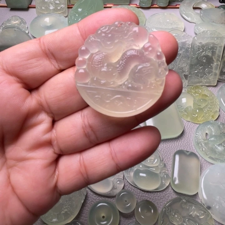 未镶嵌岫玉吊坠(赠链)