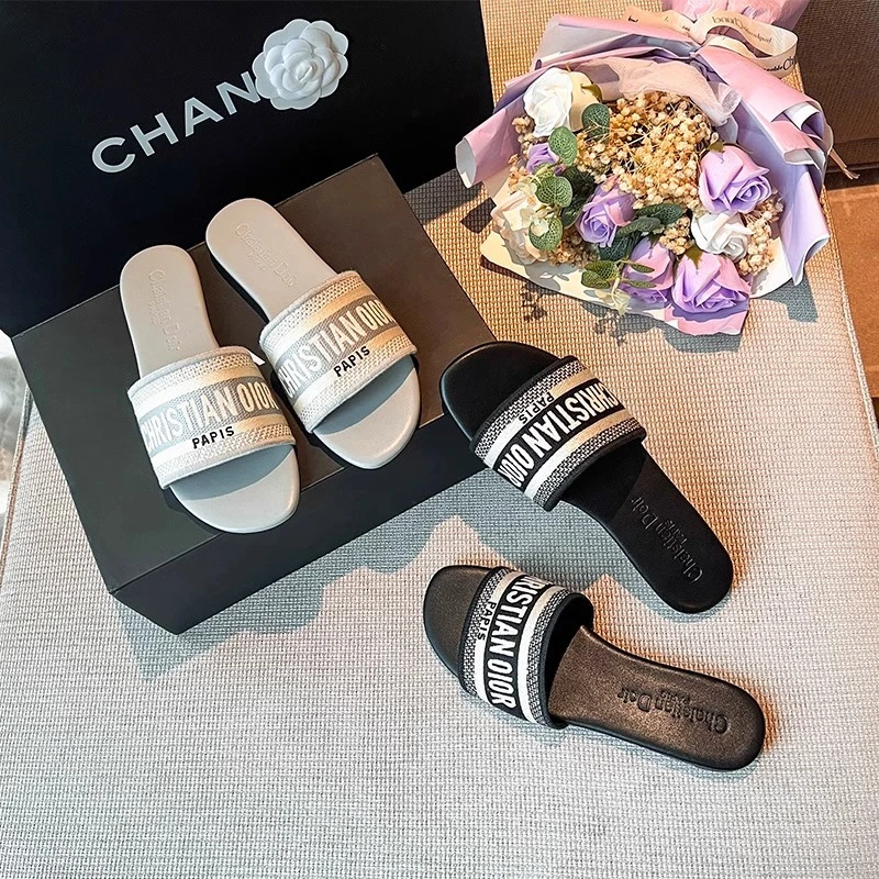 小香风凉拖鞋2025新款黑色气质刺绣拖鞋女夏季时尚平底外穿女鞋