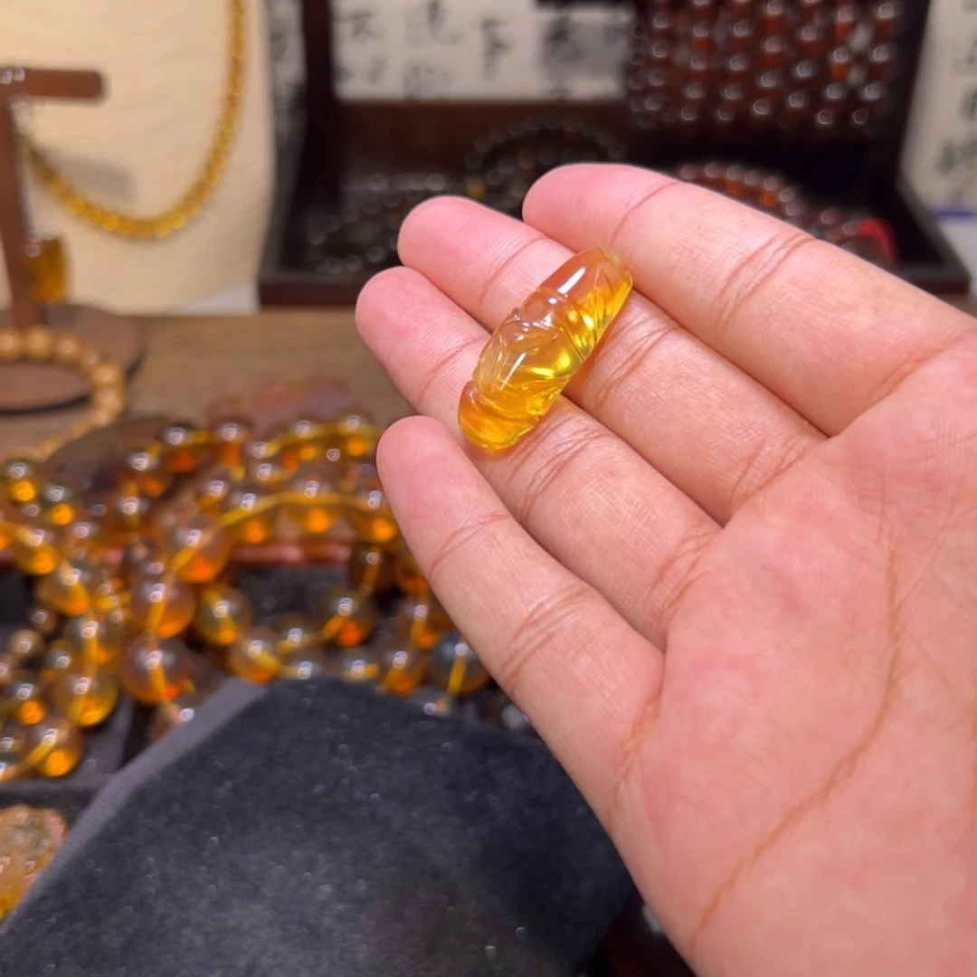 琥珀未镶嵌颈饰竹节