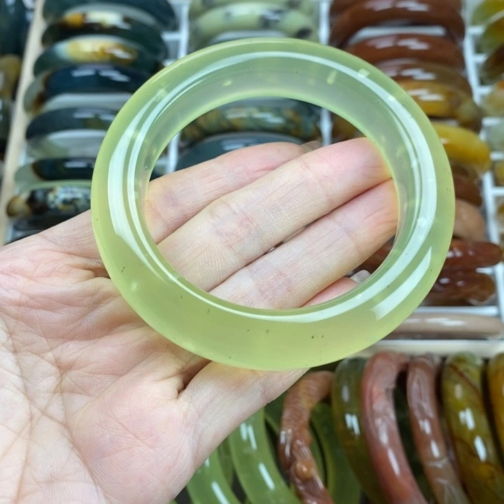 蛇纹石玉手镯未镶嵌60