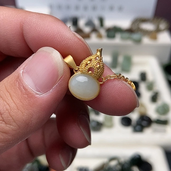 和田玉未镶嵌颈饰