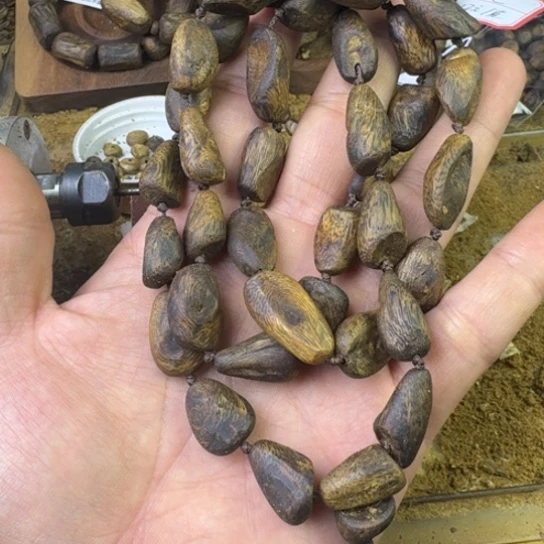 用***5沉香碎屑沉香凹身树丁12mm44+