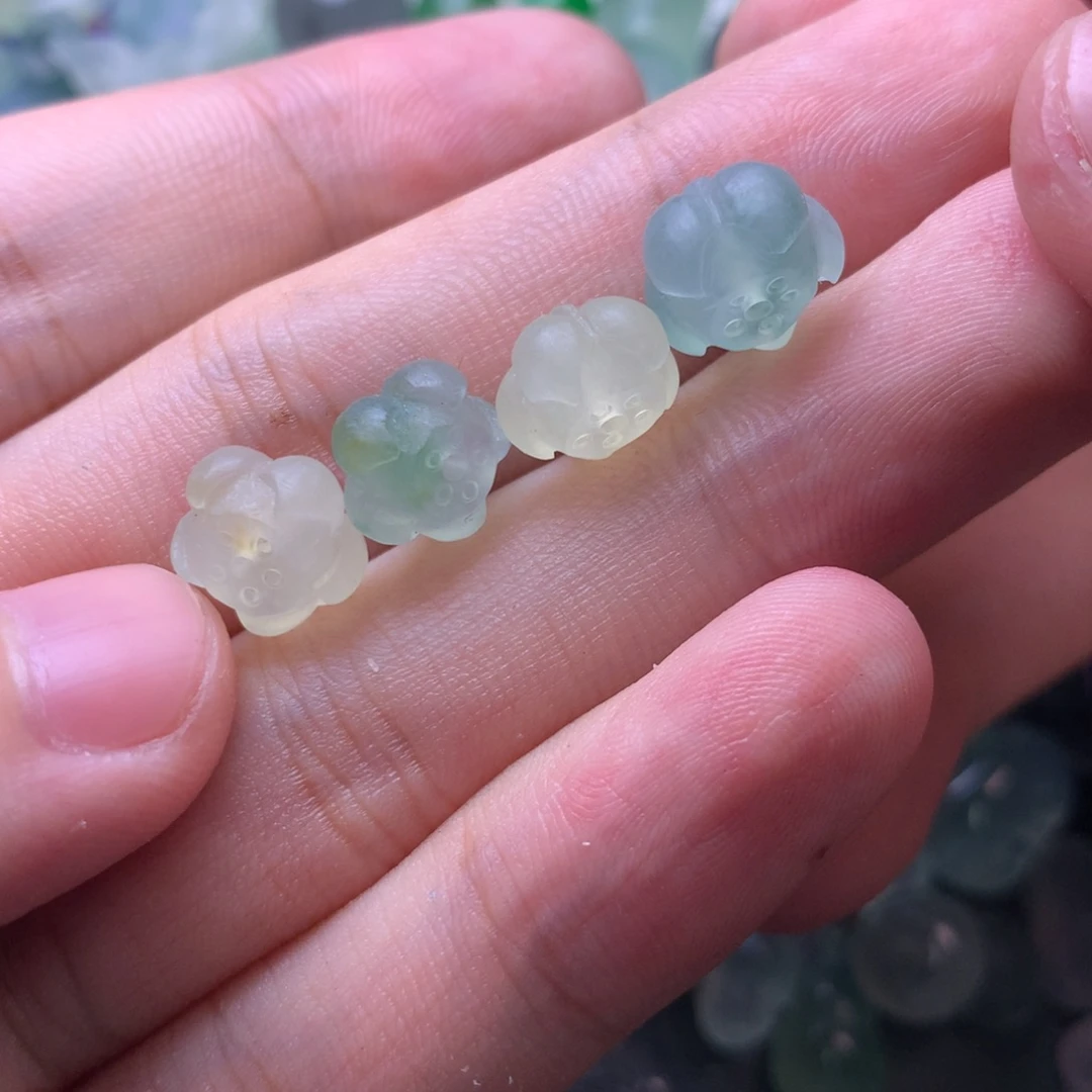 婳***情定制翡翠未镶嵌挂件