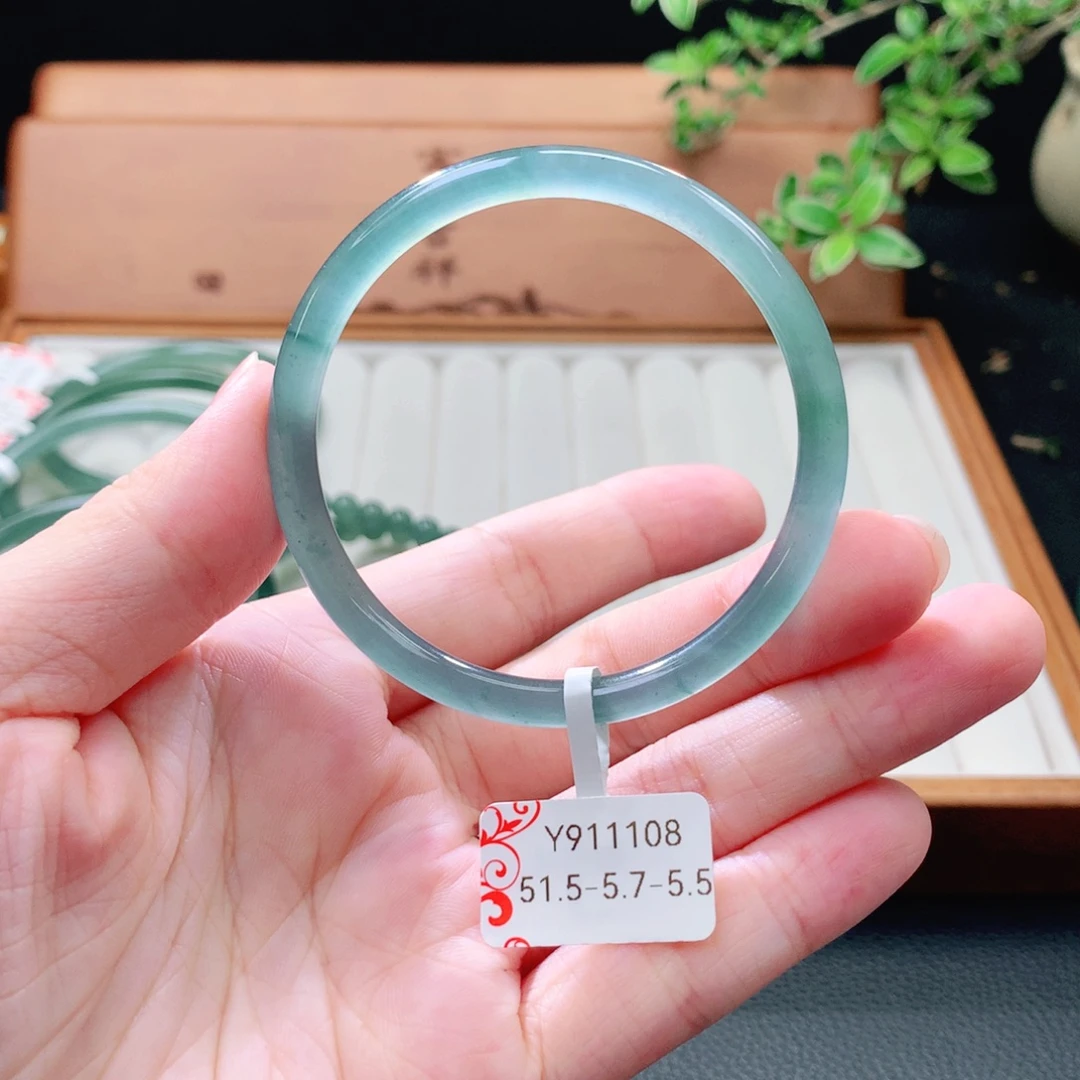 未镶嵌手镯（圆镯）翡翠
