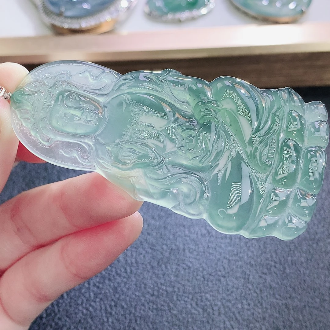 翡翠18K金镶嵌颈饰翡翠