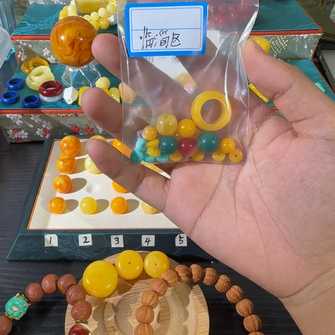 用***0琥珀未镶嵌裸石配饰