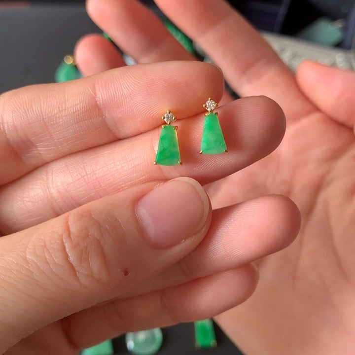 翡翠18K金镶嵌耳钉