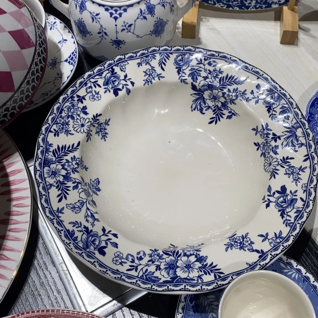 用***2瓷微瑕青花八寸草帽盘