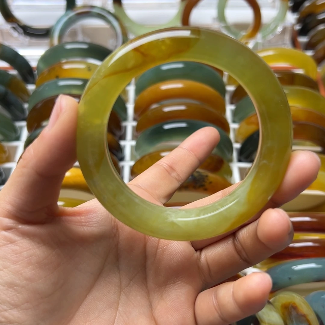 蛇纹石玉未镶嵌手镯