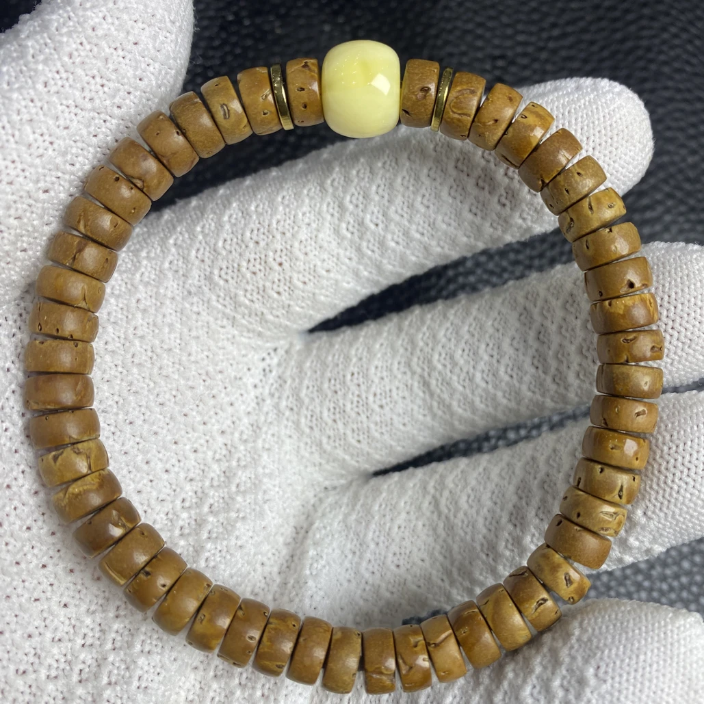 天然秦岭野生桃核卡8x4手串 A624