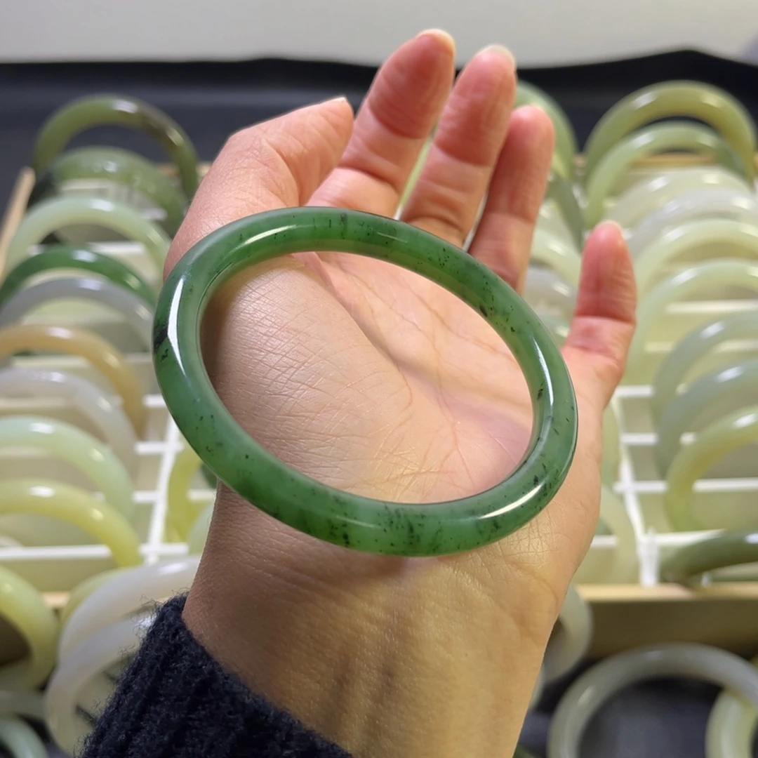 和田玉（碧玉）未镶嵌手镯