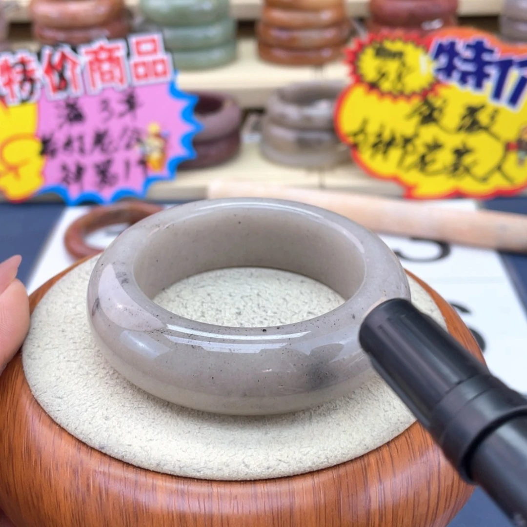【闪购商品】石英质玉手镯未镶嵌米*