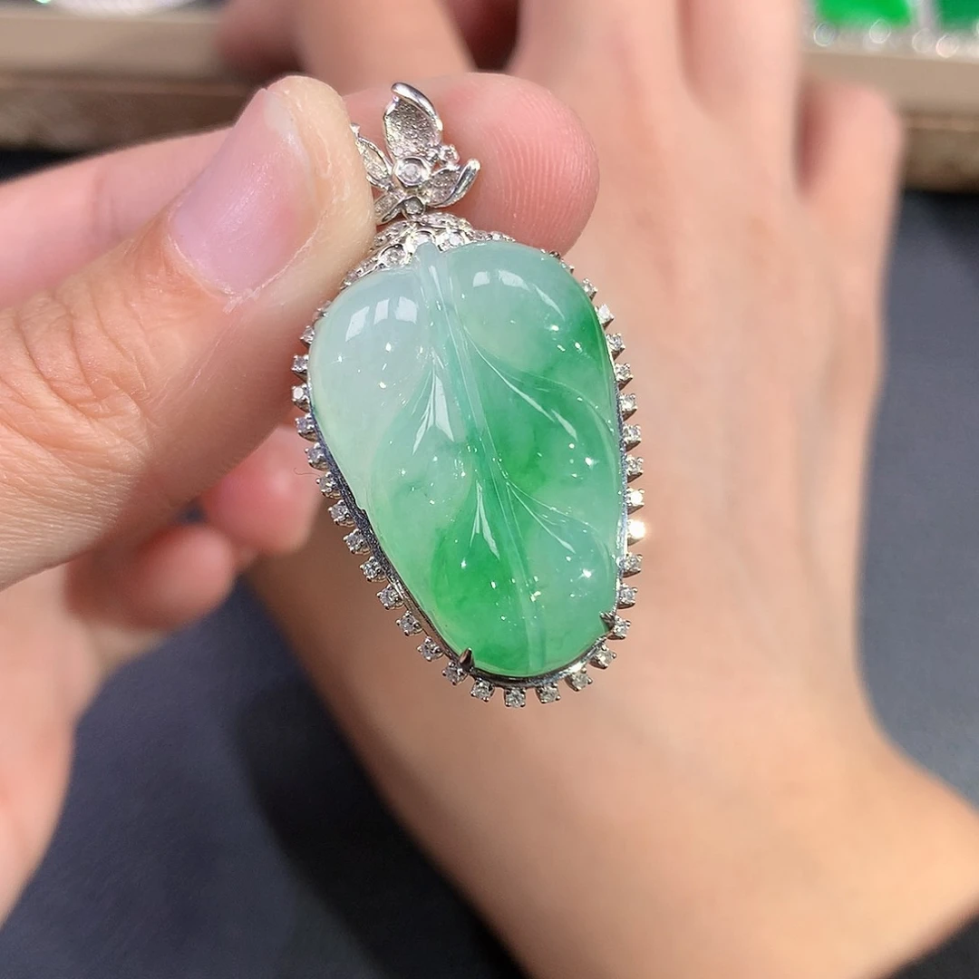 翡翠吊坠(赠链)18K金镶嵌