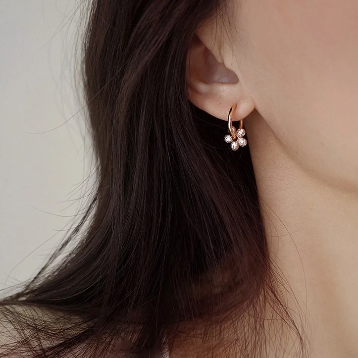 铜合金合成锆石耳饰 满钻花朵耳环女精致高级感小众甜美耳扣耳饰