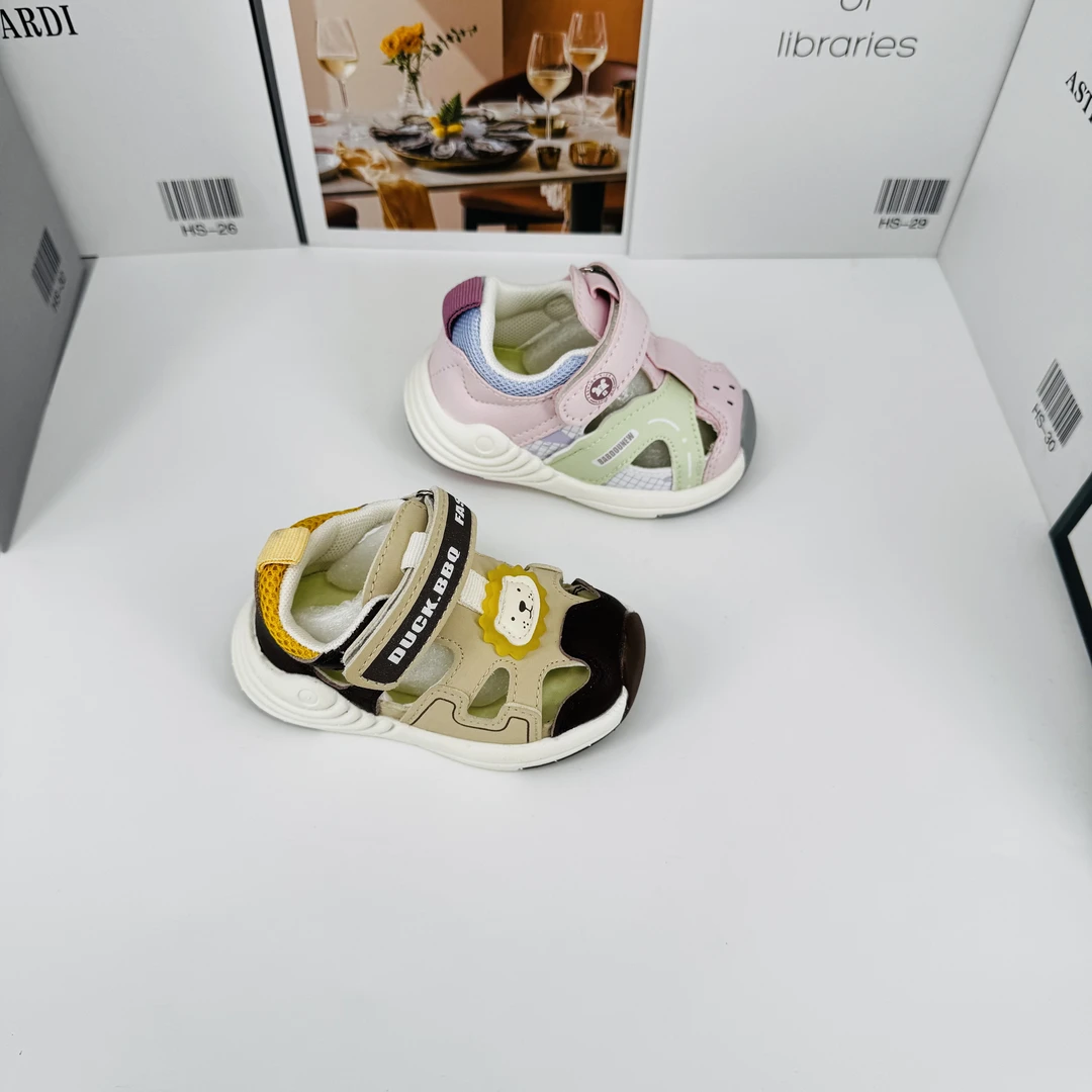 1523~儿童夏季镂空时尚透气软底舒适关键机能学步凉鞋 百搭防滑