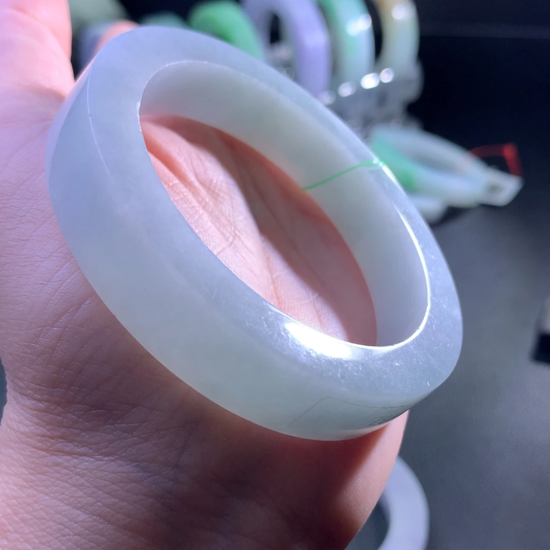 定制翡翠未镶嵌翡翠手镯