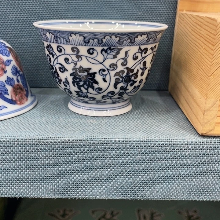 青花瓷手绘缠枝莲主人杯