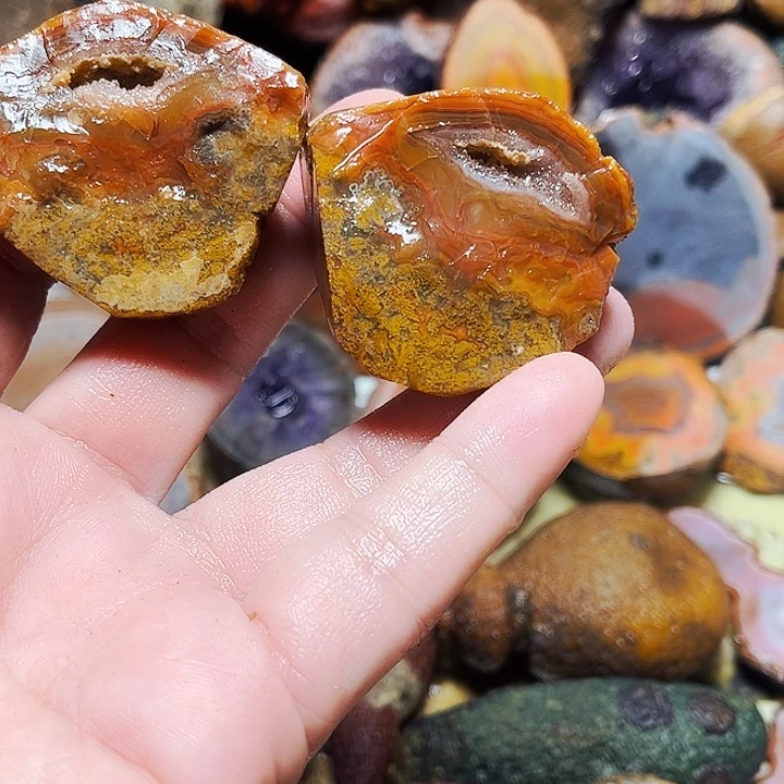 用***9玛瑙/玉髓未镶嵌珠宝奇石