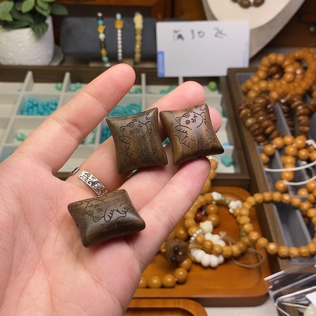 非洲檀香无事牌一个
