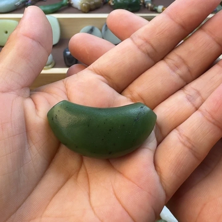 桃***宝和田玉未镶嵌颈饰