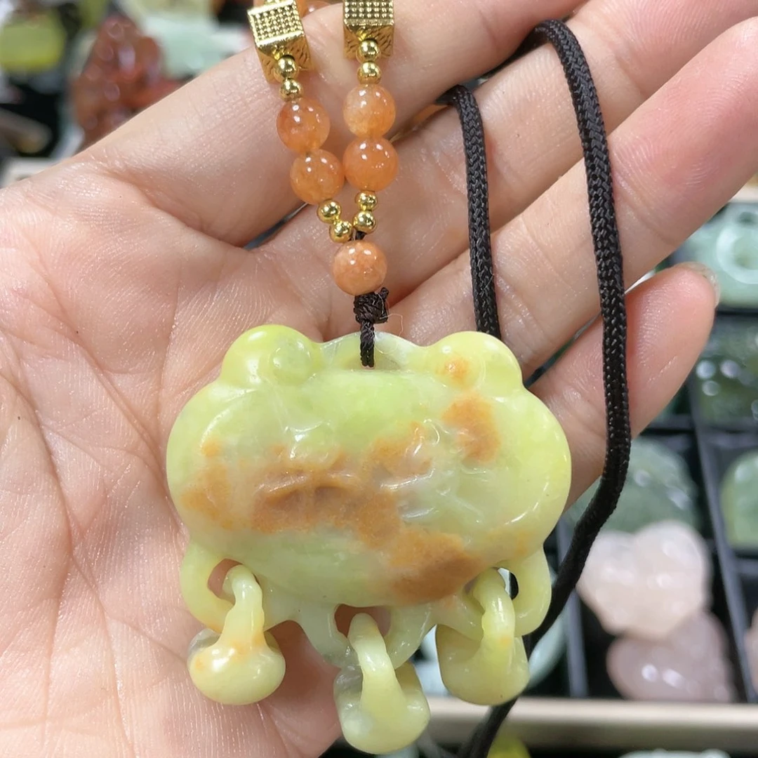 蛇纹石玉颈饰合金