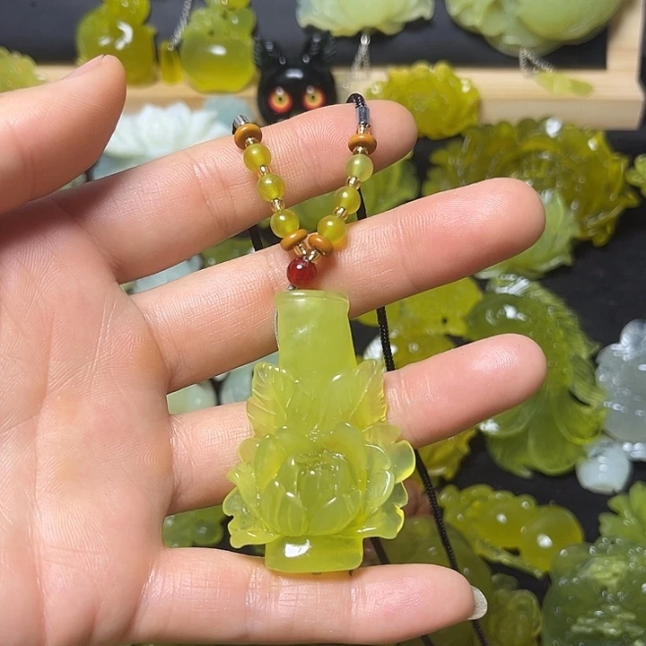 蛇纹石玉未镶嵌颈饰