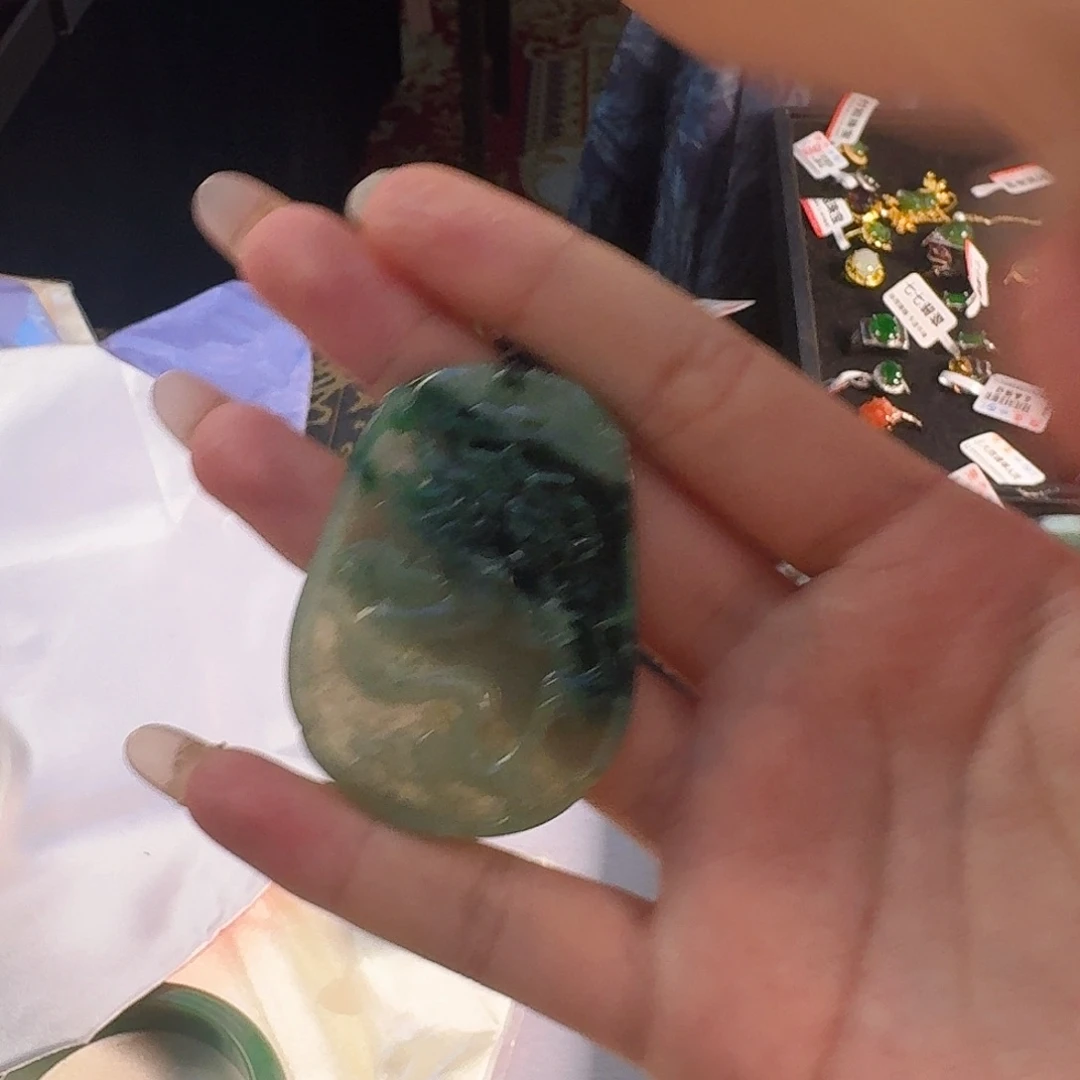 颈饰未镶嵌翡翠龙牌