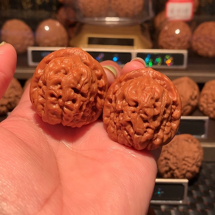 河***鲸文玩核桃把件金字塔