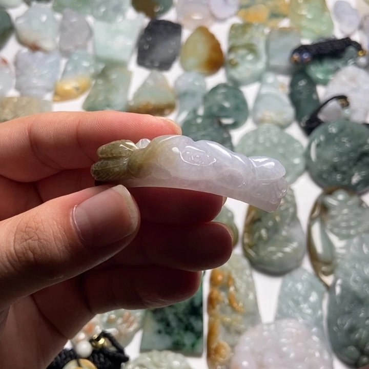 翡翠未镶嵌颈饰花花手牌76