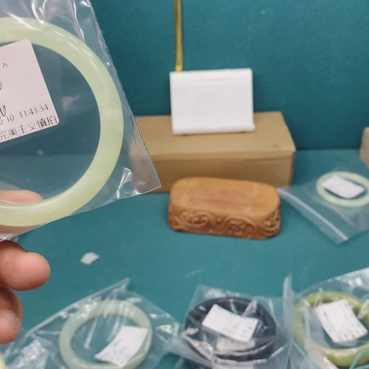 晴***＾蛇纹石玉未镶嵌手镯
