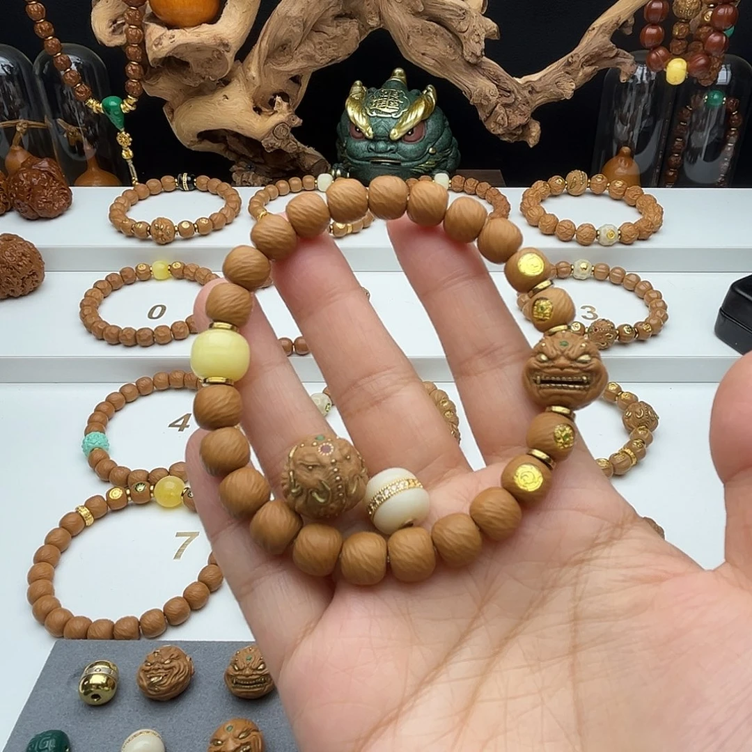 阿***云猴头核桃吊坠云锦象神汉堡手串