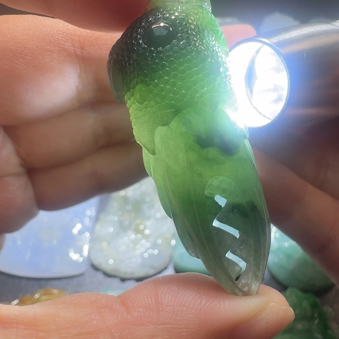 翡翠未镶嵌颈饰吊坠