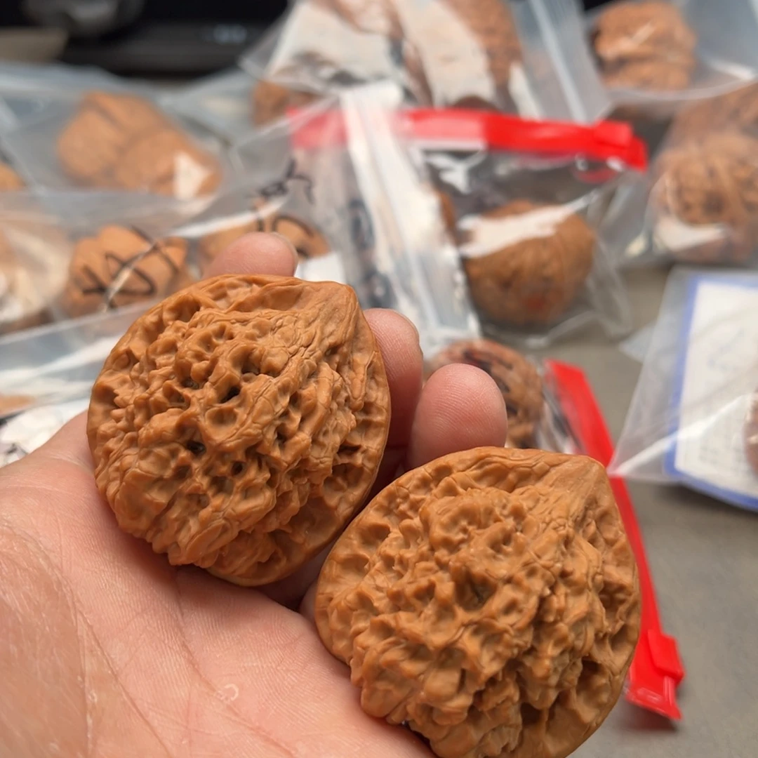 文玩核桃把件麒麟纹官帽47